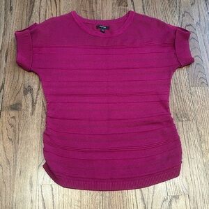 Women’s APT.9 magenta short sleeve sweater